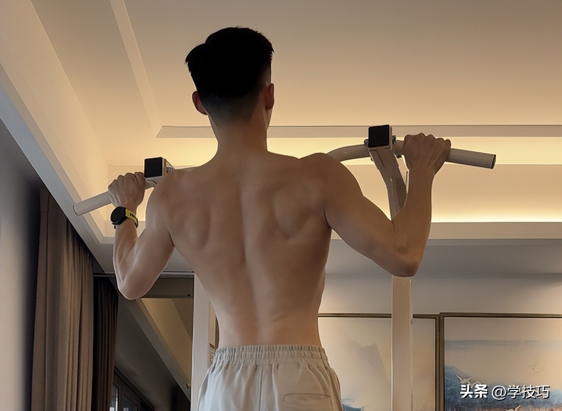 引体向上训练方法_落地式引体向上架选购要点_综合力量训练器品牌