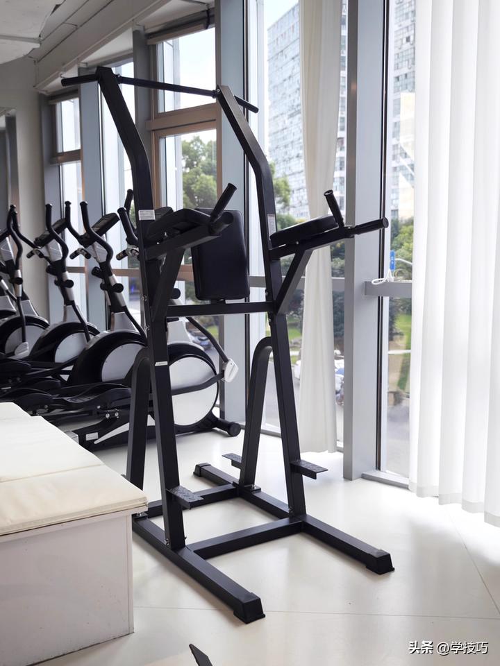 综合力量训练器品牌_落地式引体向上架选购要点_引体向上训练方法