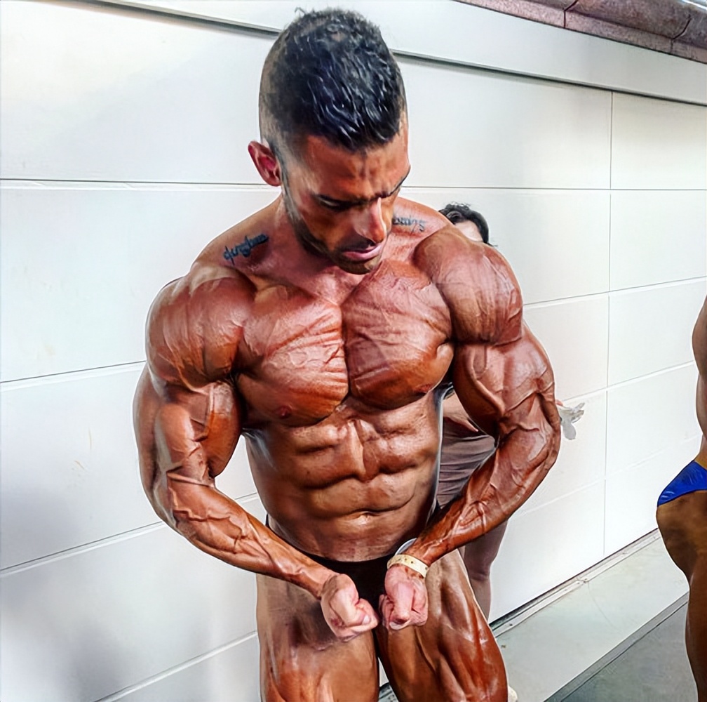 低体脂率健身_健身肌肉分离度怎么提高_极致身材打造