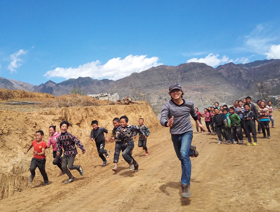 运动跑步的简笔画_运动跑步怎么画_小朋友跑步运动简笔画