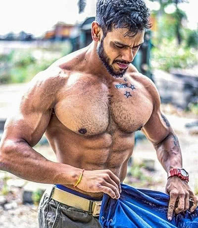 男性胸肌训练方法_健身肌肉分离度怎么提高_上胸肌训练动作