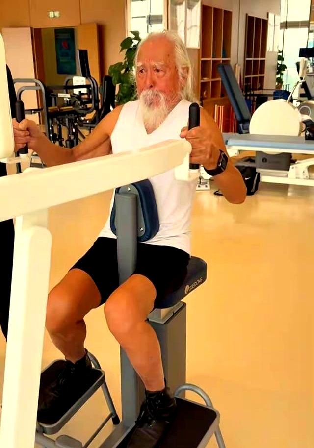 中老年人锻炼身体视频_90岁健身视频_王德顺自律人生