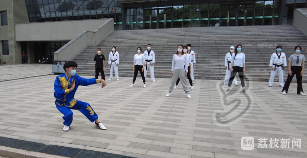 pg电子麻将胡了 摆酷！江苏高校《龙拳》健身操高效解压，快操练起来