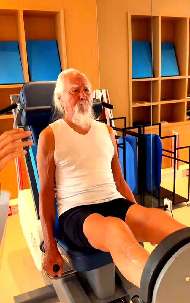 王德顺不老秘诀_中老年人锻炼身体视频_90岁健身视频