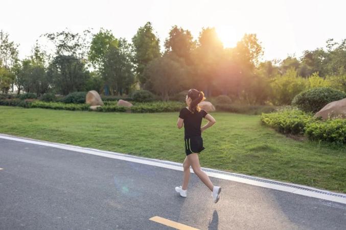 跑步好处_跑步注意事项_跑步机什么牌子好家用跑步机质量排名