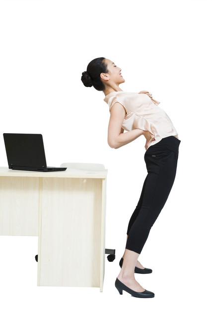 腰间盘突出 久坐不动 错误姿势_腰椎间盘突出不能弯腰