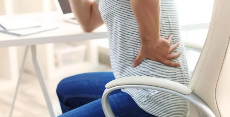 腰椎间盘突出不能弯腰_腰椎间盘突出 习惯 生活方式