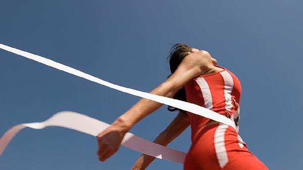 健身半只手套和缠手带那个好些