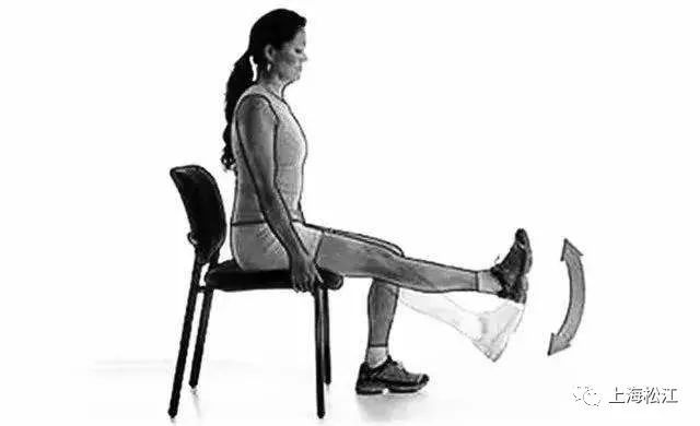 膝盖疼可不可以做深蹲_膝关节疼痛原因_膝关节损伤运动