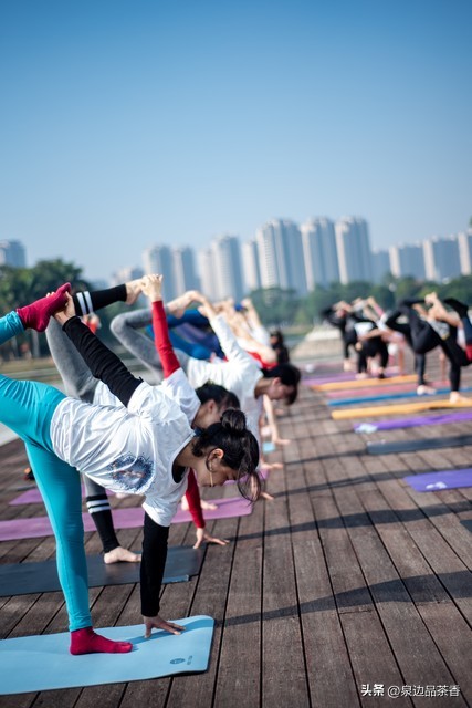 中年女性瑜伽_瑜伽改善更年期症状_练瑜伽几年能练出气质