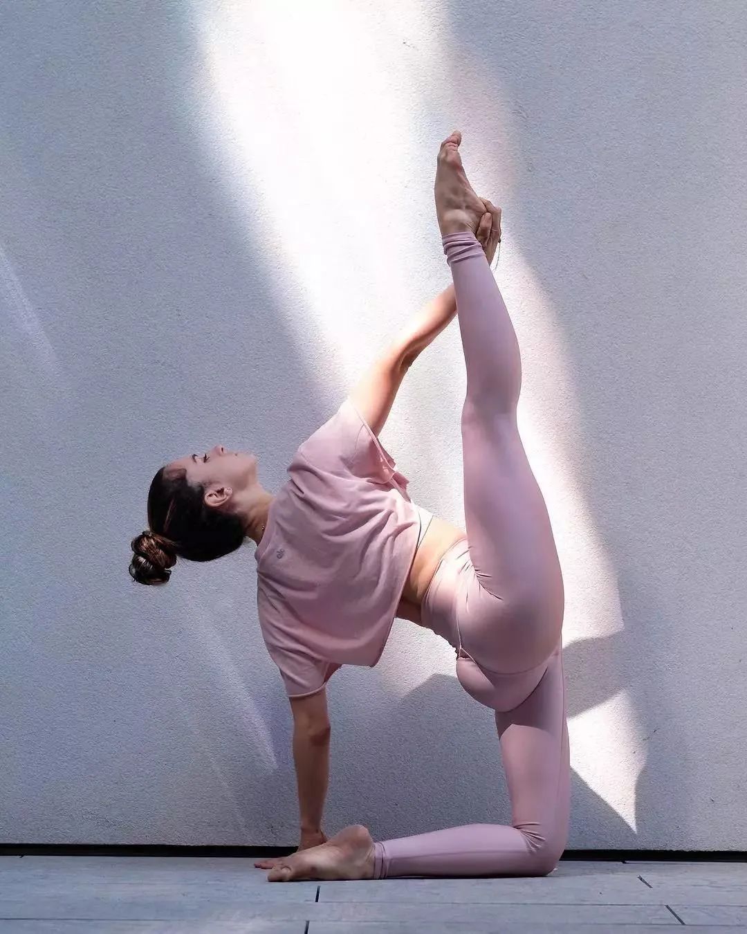 练瑜伽几年能练出气质_瑜伽抗衰老_瑜伽提升气质