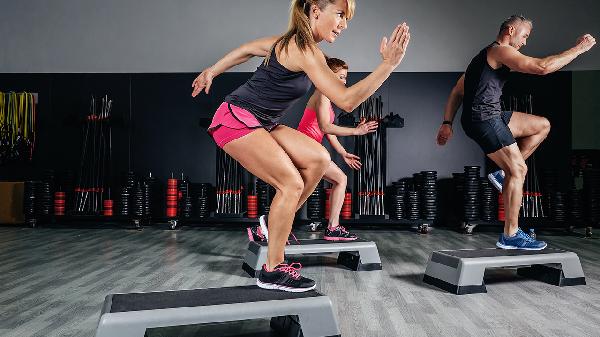 踏板运动消耗热量_健身踏板减肥效果_健身 踏板是有氧