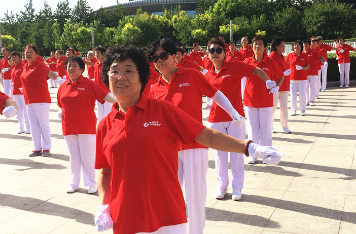 康姿百德笫三套笫一节_山西忻州康姿百德健身操比赛_康姿百德健身操展演活动