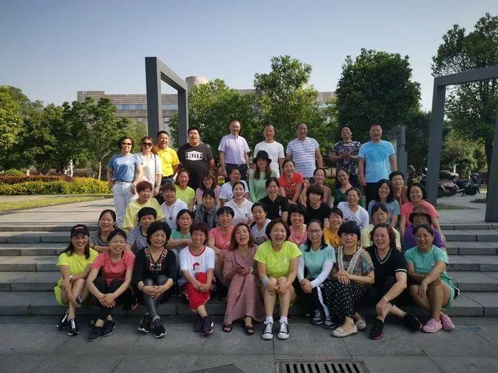 健身操舞队_健身操盘视频高清郑多燕_广场舞队减肥效果