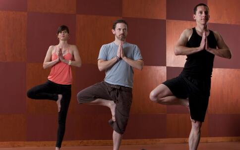 力量训练方法_力量训练姿势有哪些_深蹲卧推俯卧撑