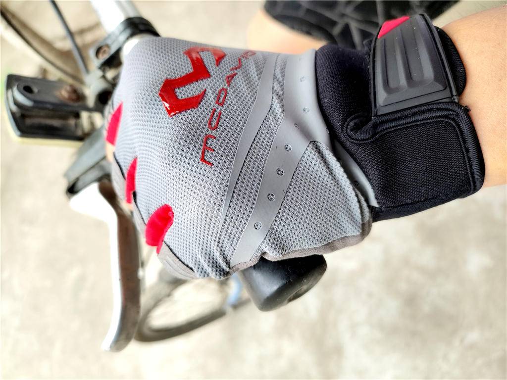 骑行运动手套_健身手套需要护腕吗_迈克达威半指手套