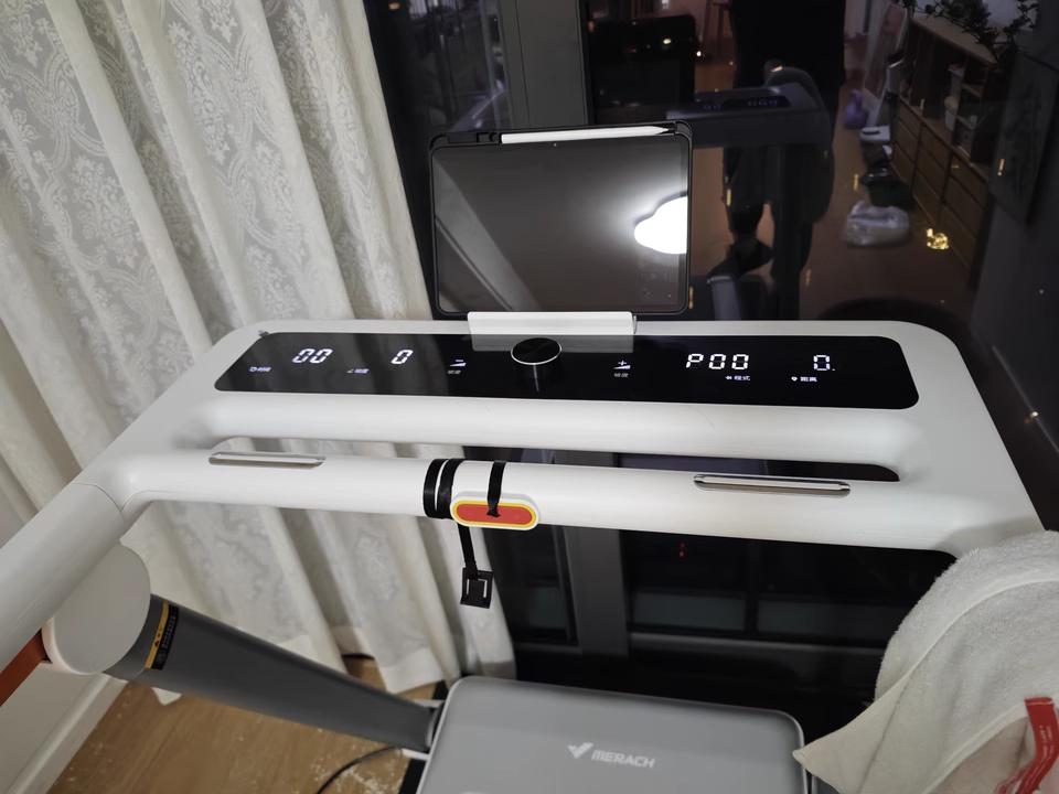麦瑞克小白犀2代Pro对比易跑M1_家用跑步机选购指南_家用什么牌子跑步机好