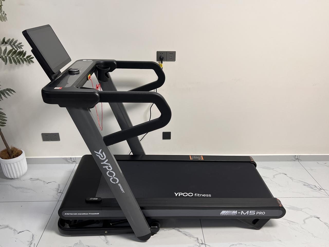 什么牌子跑步机好_易跑M5 Pro评测_大坡度跑步机选购指南