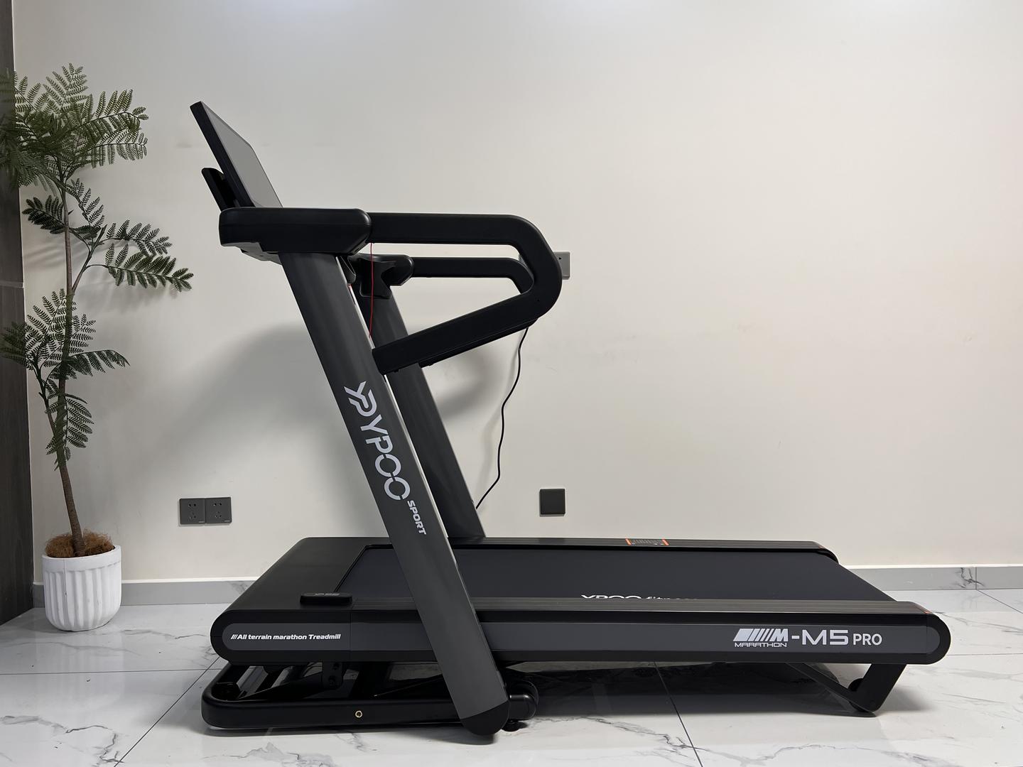 什么牌子跑步机好_易跑M5 Pro评测_大坡度跑步机选购指南