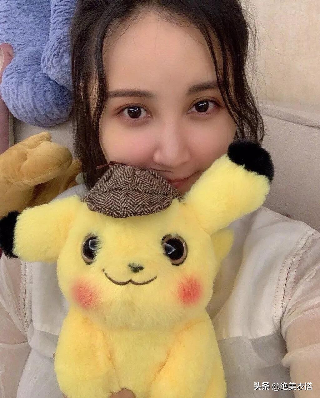 脚蹬拉力器瘦腰腹训练_张歆艺产后瘦身秘诀_陈意涵健身方法