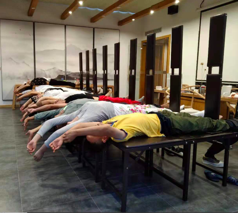 在床上能做的拉筋动作_筋缩_筋结