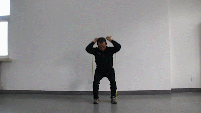 弹力带训练方法_现代体能训练:弹力带全方位力量训练方法_居家弹力带锻炼